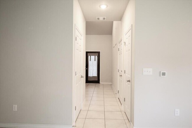 Foto del edificio - 7403 Albany Dr
