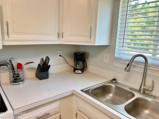 Foto del edificio - 115 Dock Side Dr