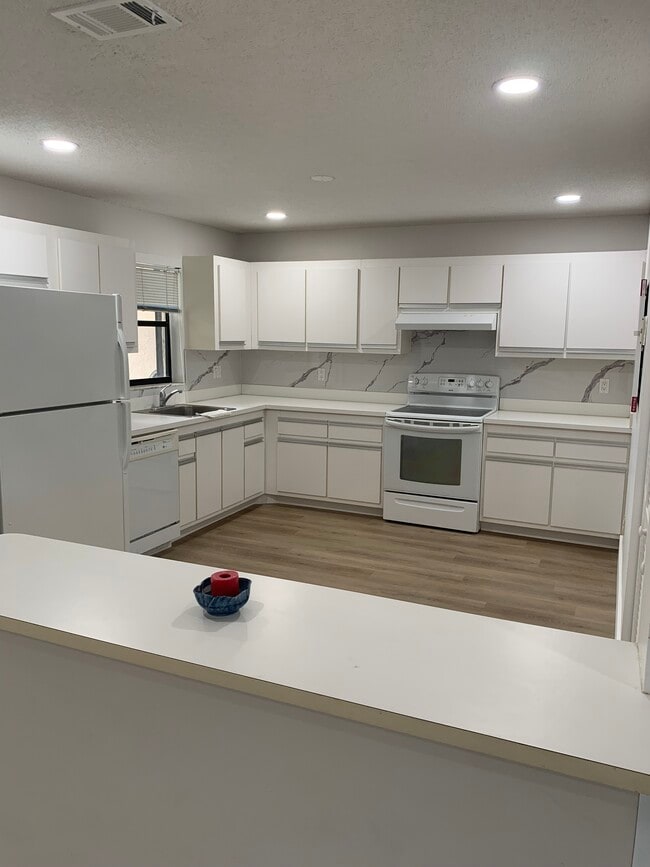 2025 SO FLO Real Estate Group 3532 NW 95th Terr - 3532 NW 95th Ter