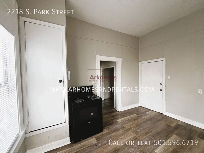 Building Photo - 2218 S Park St