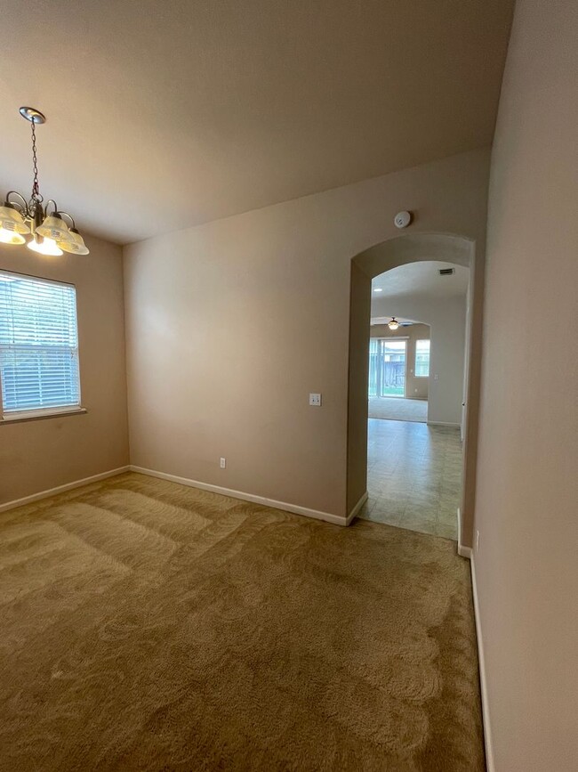 Foto del edificio - This charming 3/bed 2/bath welcomes you home.