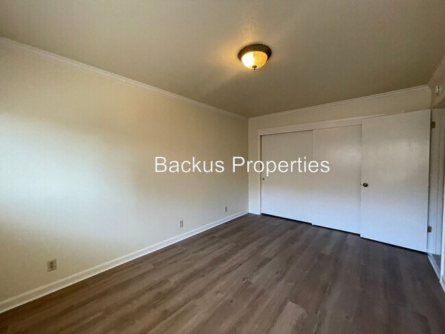 Foto del edificio - Remodeled three bedroom home near Marina B...