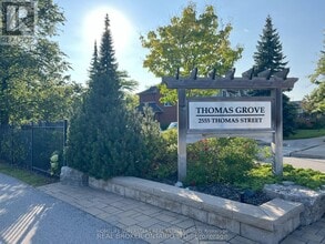 Building Photo - 2555 Thomas St