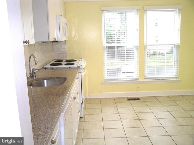 Building Photo - 10053 Chestnut Wood Ln