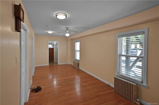 Foto del edificio - 1330 Mayflower Ave