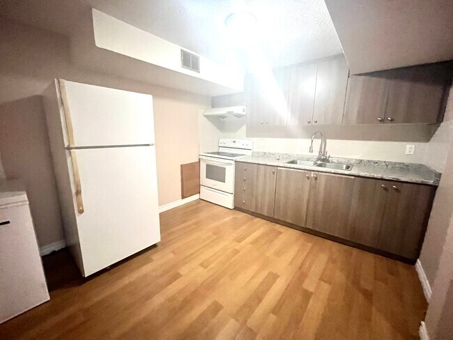 Photo du bâtiment - 2 BED - 2 BATH - AJAX - BASEMENT