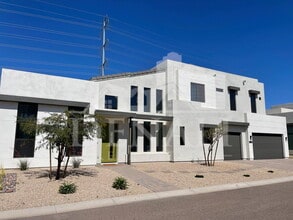 Building Photo - 10920 E North Ln