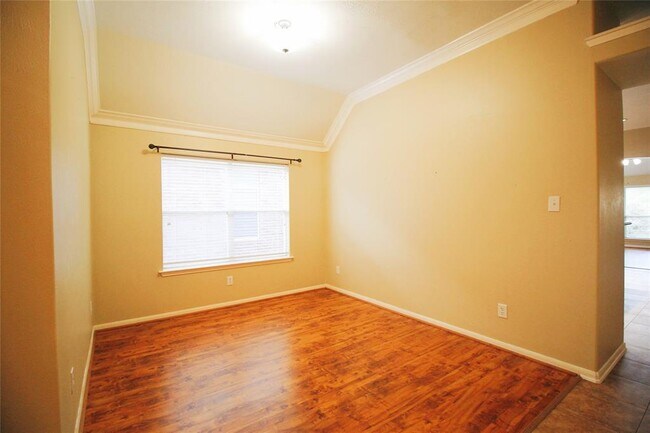Building Photo - 6114 Menor Crest Dr