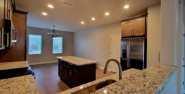 Foto del edificio - Unbelievable 3 bedroom 2 bath home in Pecan Creek