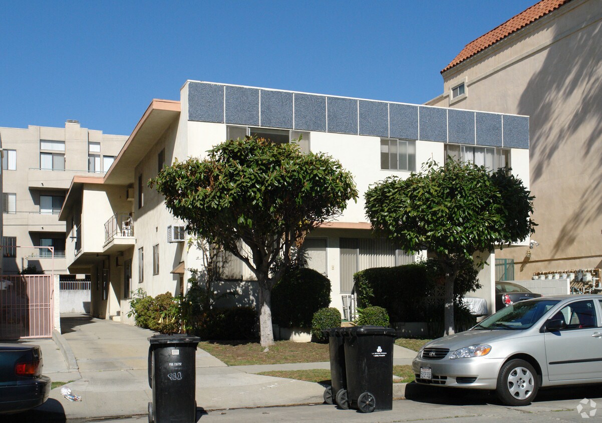 Building Photo - 911 S Sherbourne Dr