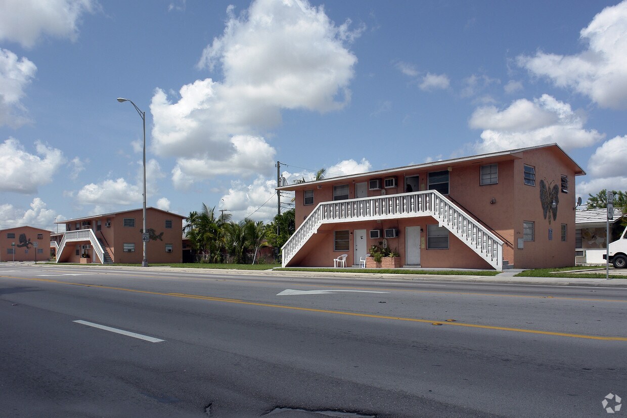 Building Photo - 10701 SW 7th St