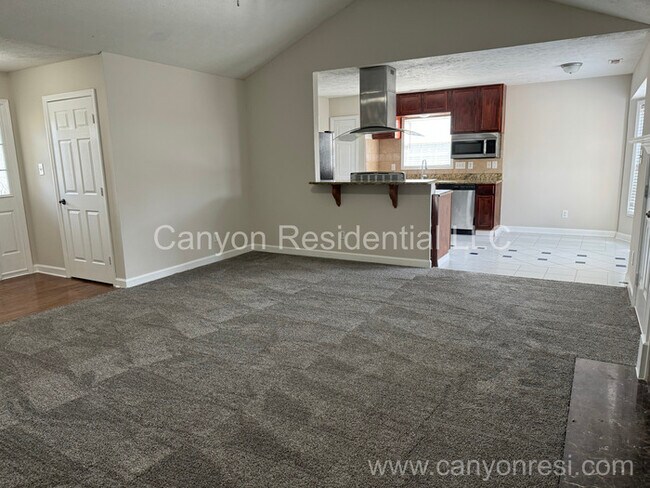 Building Photo - 204 Truman Dr
