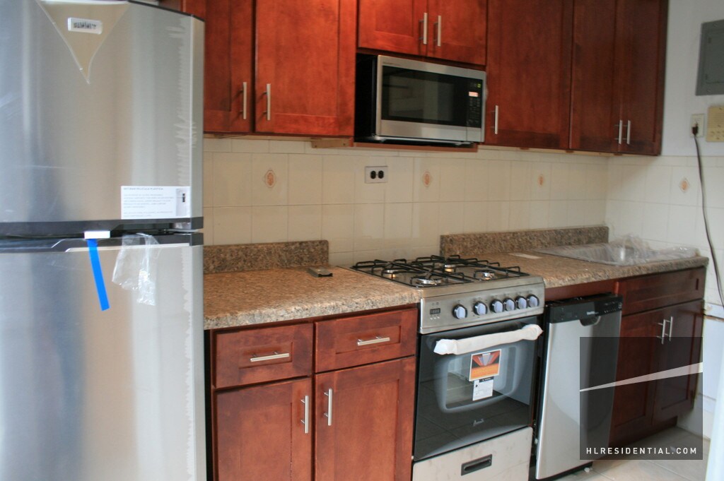 Primary Photo - 212 Greene Ave