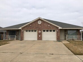 Building Photo - 5011 Heather Ln