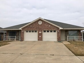 Building Photo - 5011 Heather Ln