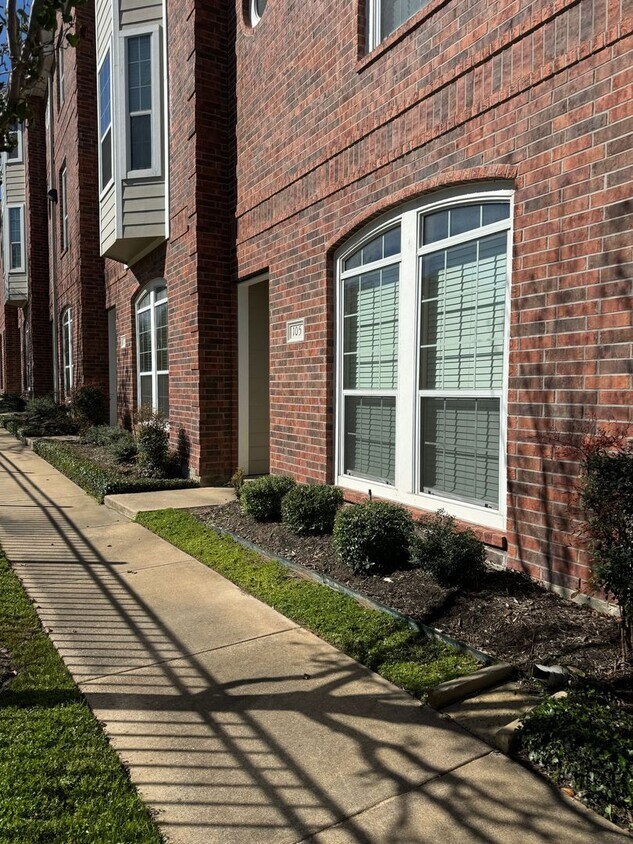 Primary Photo - JULY MOVE IN - Spacious 3 Bedroom 3.5 Bath...