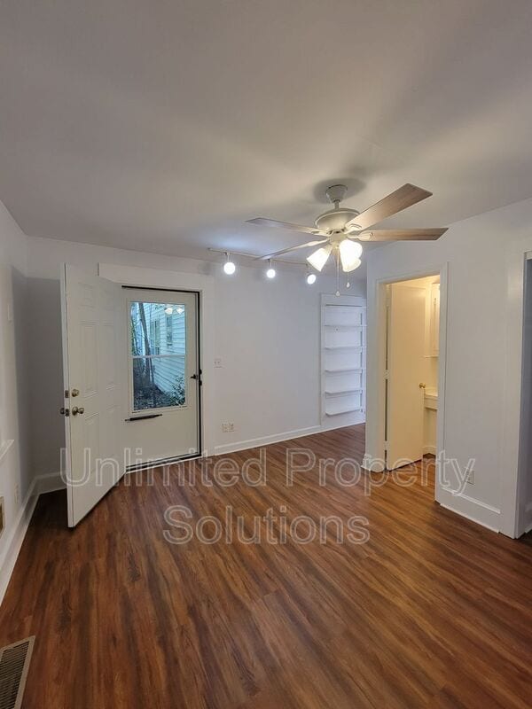Building Photo - 2512 Princess Pl Dr