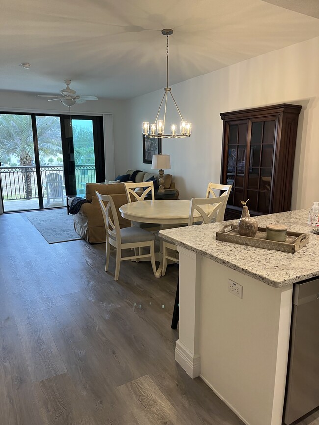 dining area - 799 Sterthaus Dr