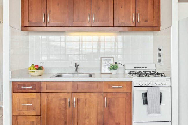 Foto del edificio - Conveniently Located Studio - Available April 1st