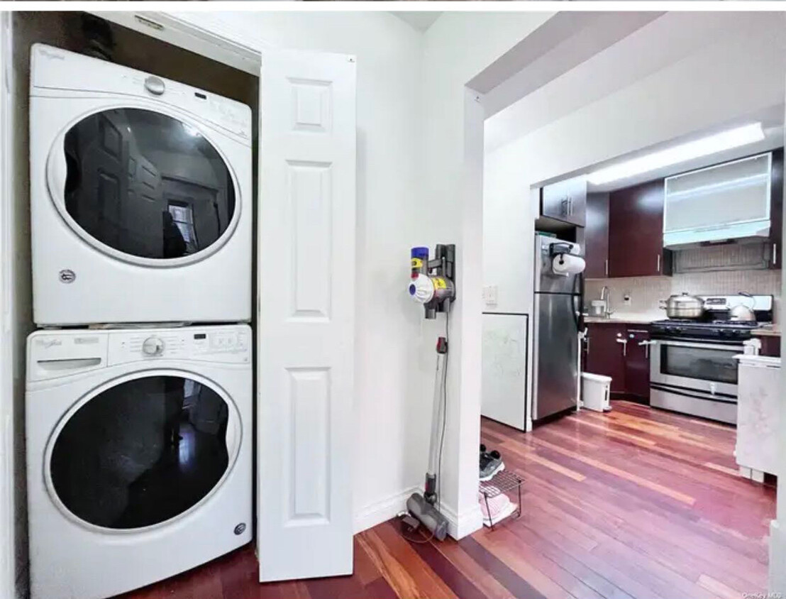 Dryer and washer in unit - 7117 162nd St