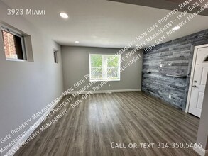 Building Photo - 3923 Miami St