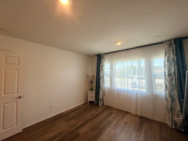 Foto del edificio - Get your own private place to call home!