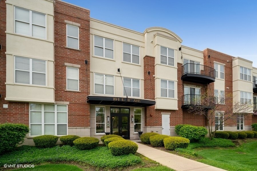 104 E 11th Ave Unit 302, Naperville, IL 60563 Condo for Rent in