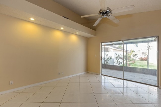 Building Photo - 3130 Salinas Way