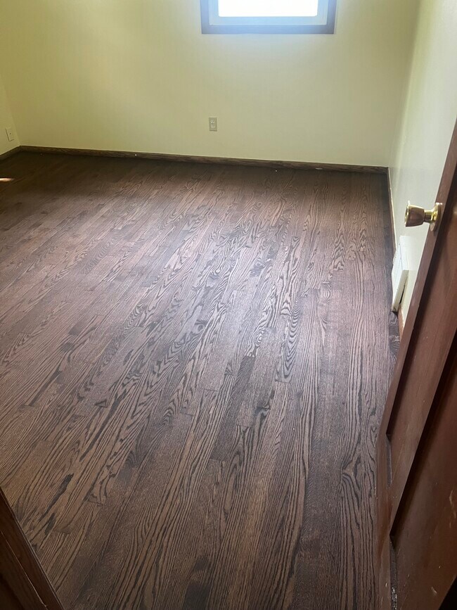 Dormitorio - 5840 S Indiana Ave