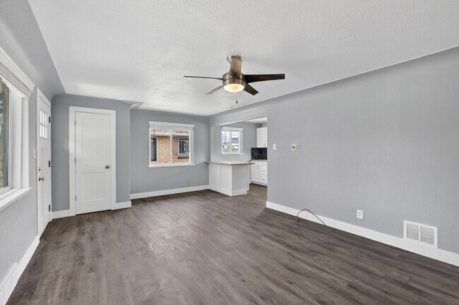 Foto del edificio - 2 bed 1 bath - Remodeled Home in Denver!