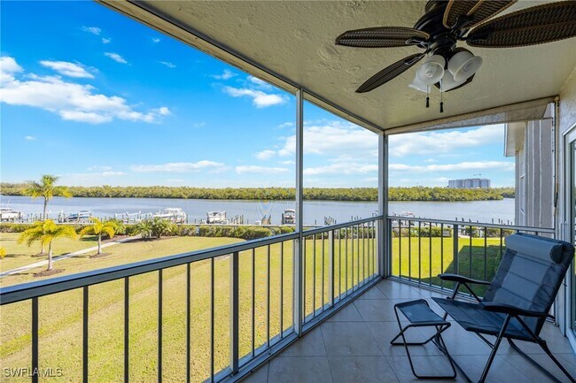 Foto del edificio - 309 Goodlette-Frank Rd