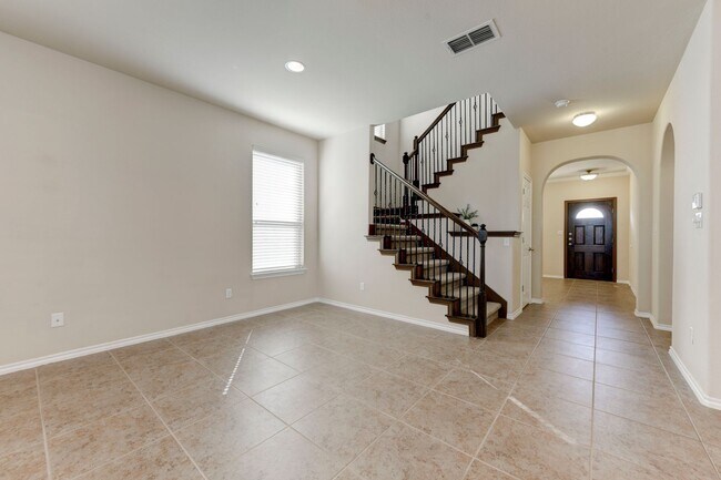 Foto del edificio - AVAILABLE NOW!