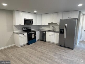 Building Photo - 7028 Ridge Ave