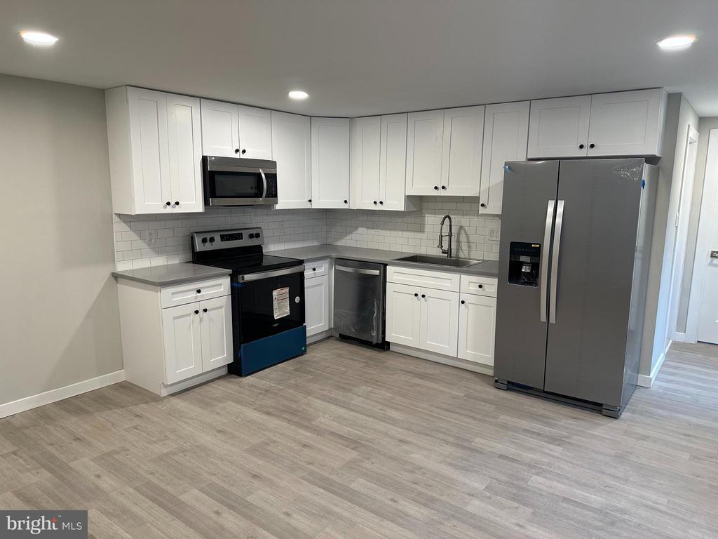 Foto del edificio - 7028 Ridge Ave