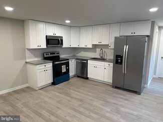 Building Photo - 7028 Ridge Ave