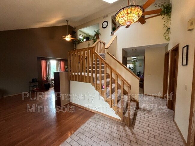Building Photo - 15745 Garden View Dr