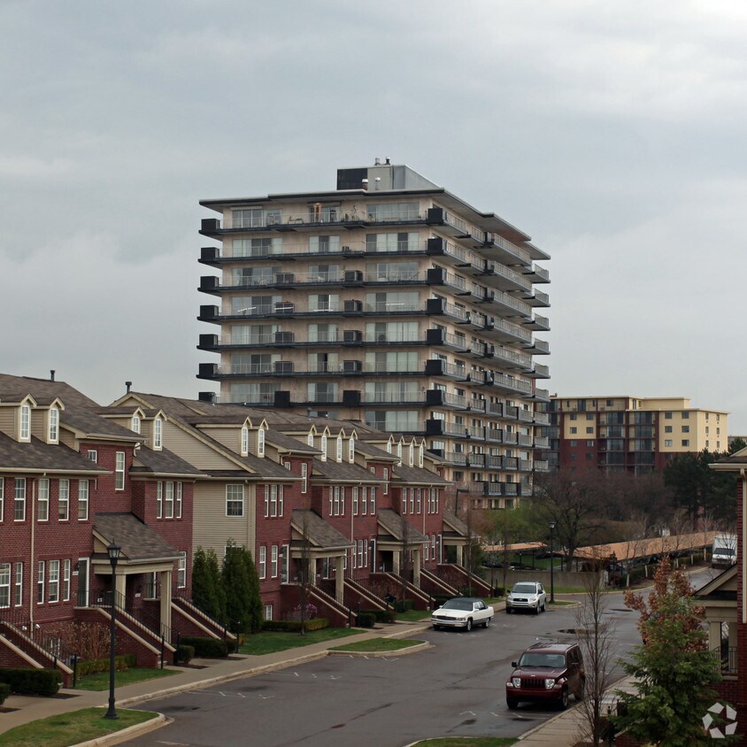 Providence Drive Towers Apartments in Southfield, MI