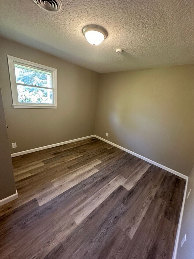 489 Dilworth Rd, Lebanon, MO 65536 House Rental in Lebanon, MO