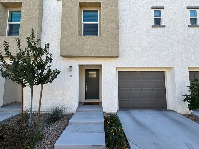 Foto del edificio - Beautiful 3Bed/3Bath Townhome located in Enterprise/Southern Highlands–Southwest Henderson border...