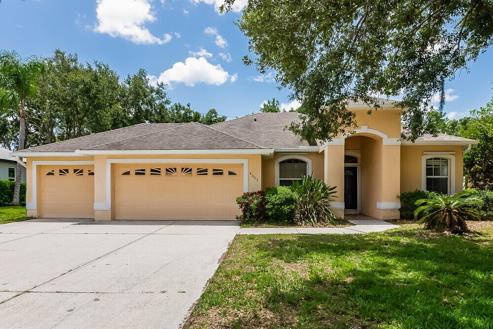 Foto principal - 4665 73rd St E