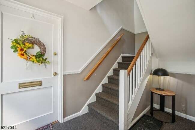 Foto del edificio - 93 Troy Dr