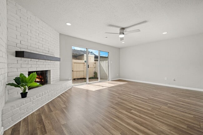 Foto del edificio - 8517 Ariel St