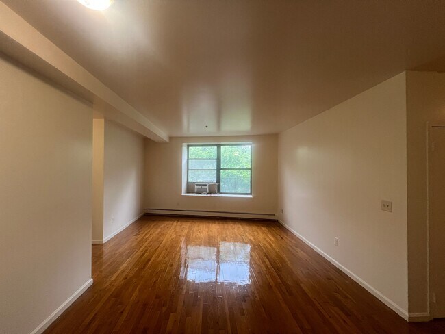 Building Photo - 1 Mapes Ave