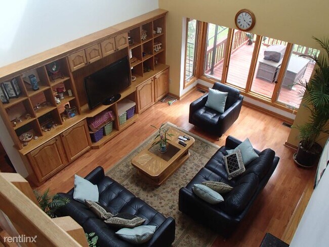 Building Photo - 4 br, 3 bath Condo - 2621 hunters point dr