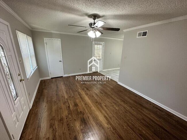 Foto del edificio - 5569 Loch Lomond Rd