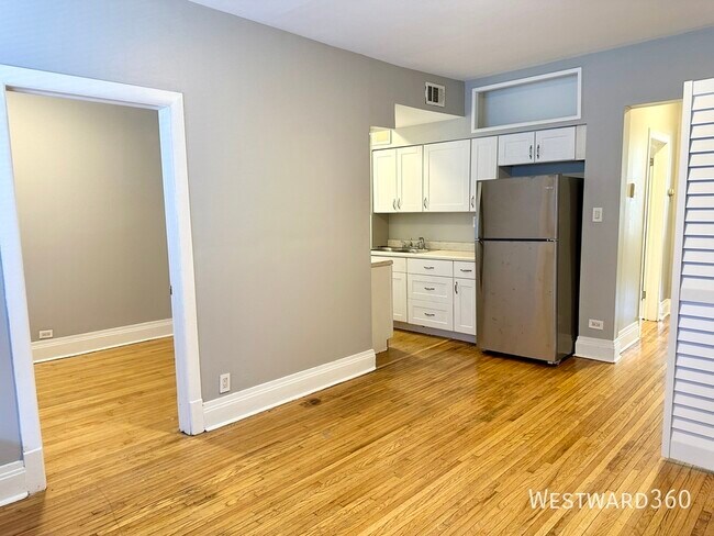 Foto del edificio - 1769 W Greenleaf Ave