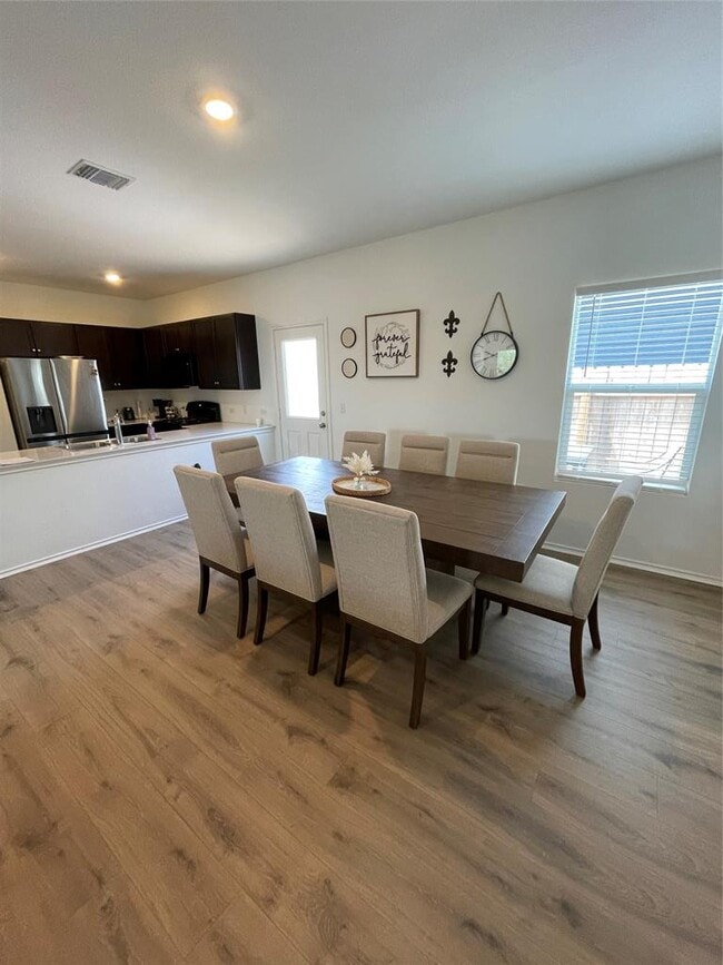 Foto del edificio - 2821 Dezmond Diamond Ct
