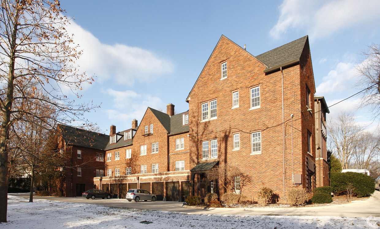 Building Photo - Hildene Manor