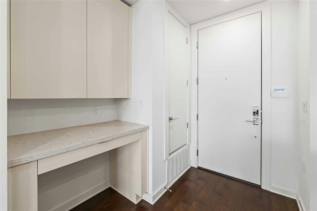 Building Photo - 207 W Johanna St