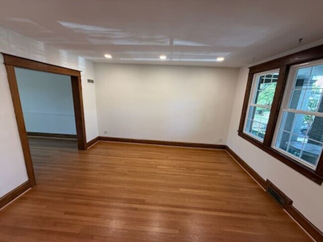 Foto del edificio - UPDATED 4/BR in Glover Park!